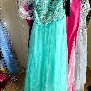 Nina Canacci Turquoise Lace Women’s gown